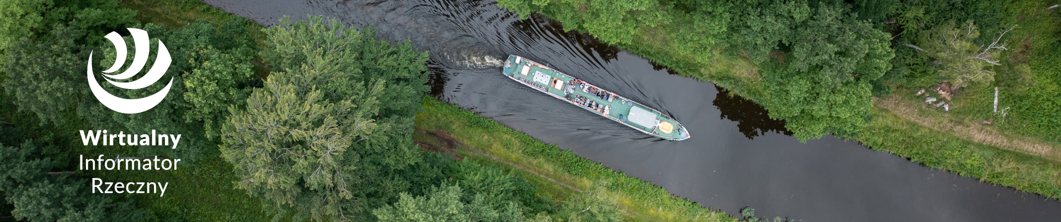 Zdjęcie rzeki wraz z łodzią widzianą z lotu ptaka, po lewej stronie białe logo WIR.